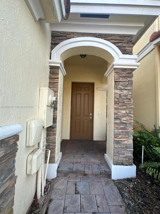 For Rent: $3,200 (3 beds, 2 baths, 1742 Square Feet)