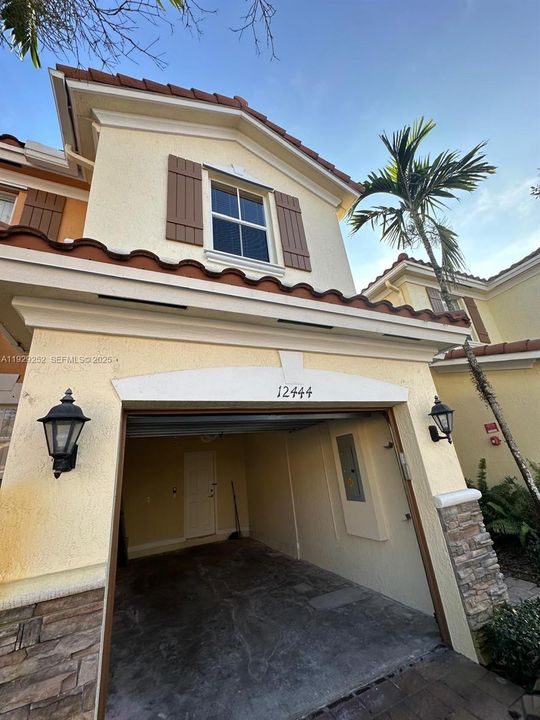 For Rent: $3,200 (3 beds, 2 baths, 1742 Square Feet)