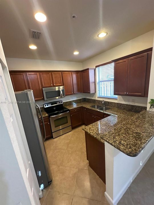 For Rent: $3,200 (3 beds, 2 baths, 1742 Square Feet)