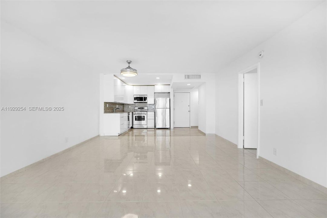 В аренду: $2,750 (1 спален, 1 ванн, 896 Квадратных фут)