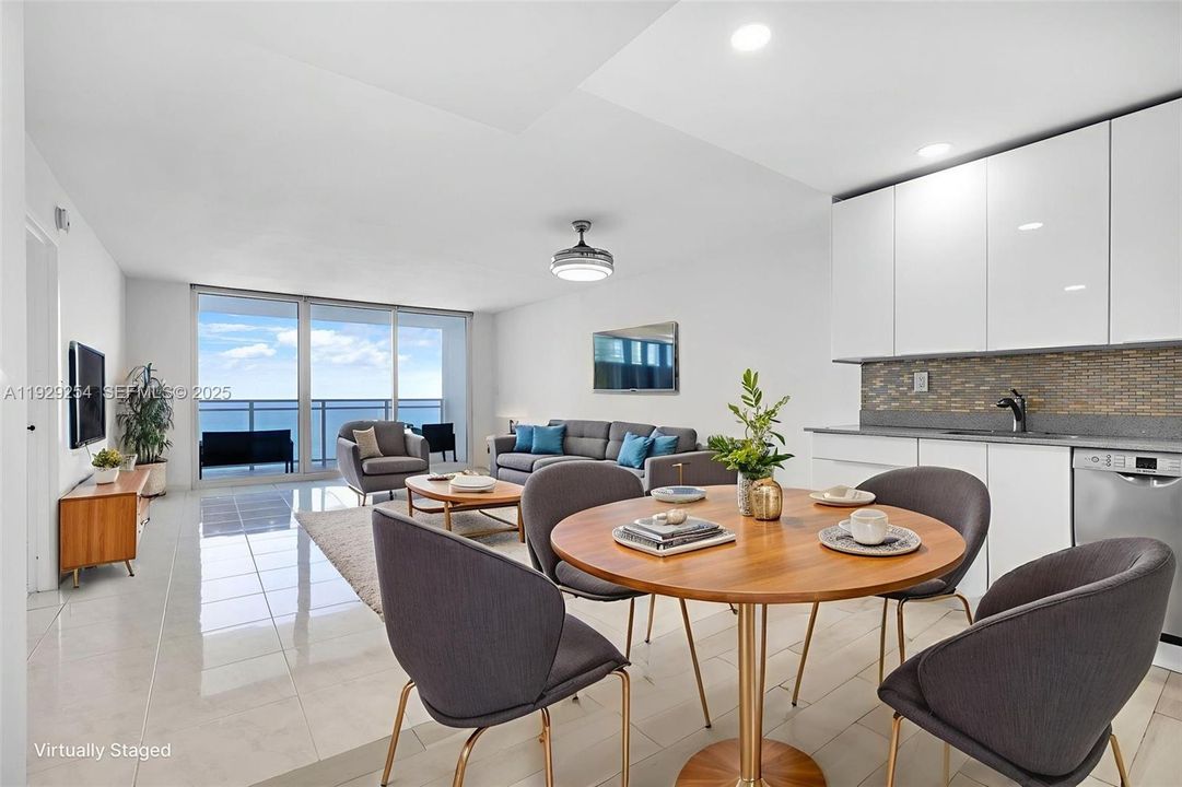 В аренду: $2,750 (1 спален, 1 ванн, 896 Квадратных фут)