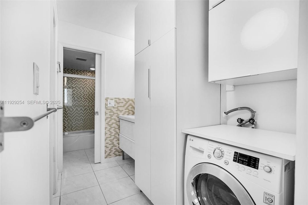 В аренду: $2,750 (1 спален, 1 ванн, 896 Квадратных фут)