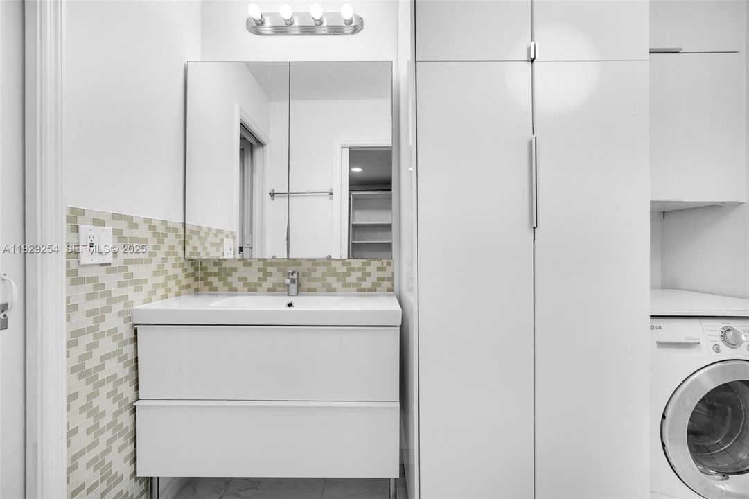 В аренду: $2,750 (1 спален, 1 ванн, 896 Квадратных фут)