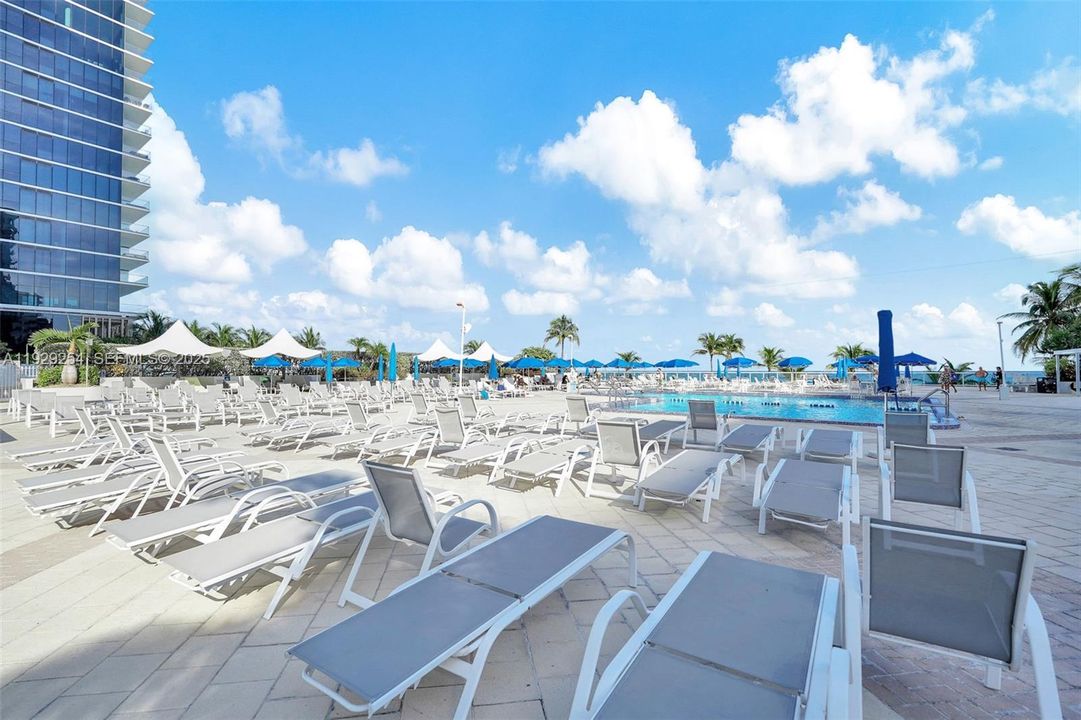 В аренду: $2,750 (1 спален, 1 ванн, 896 Квадратных фут)