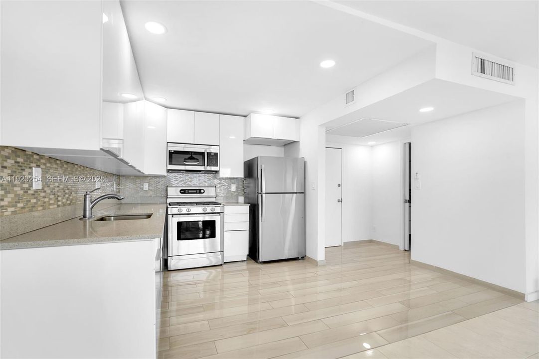 В аренду: $2,750 (1 спален, 1 ванн, 896 Квадратных фут)