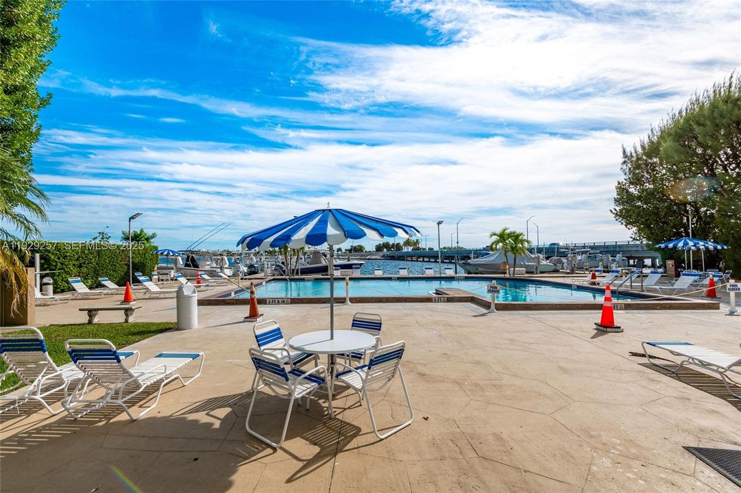 待售: $530,000 (1 贝兹, 1 浴室, 804 平方英尺)