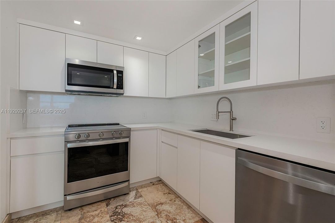 待售: $530,000 (1 贝兹, 1 浴室, 804 平方英尺)