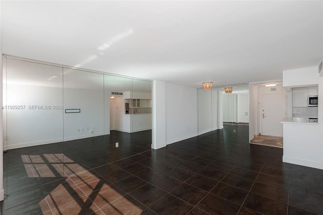 待售: $530,000 (1 贝兹, 1 浴室, 804 平方英尺)