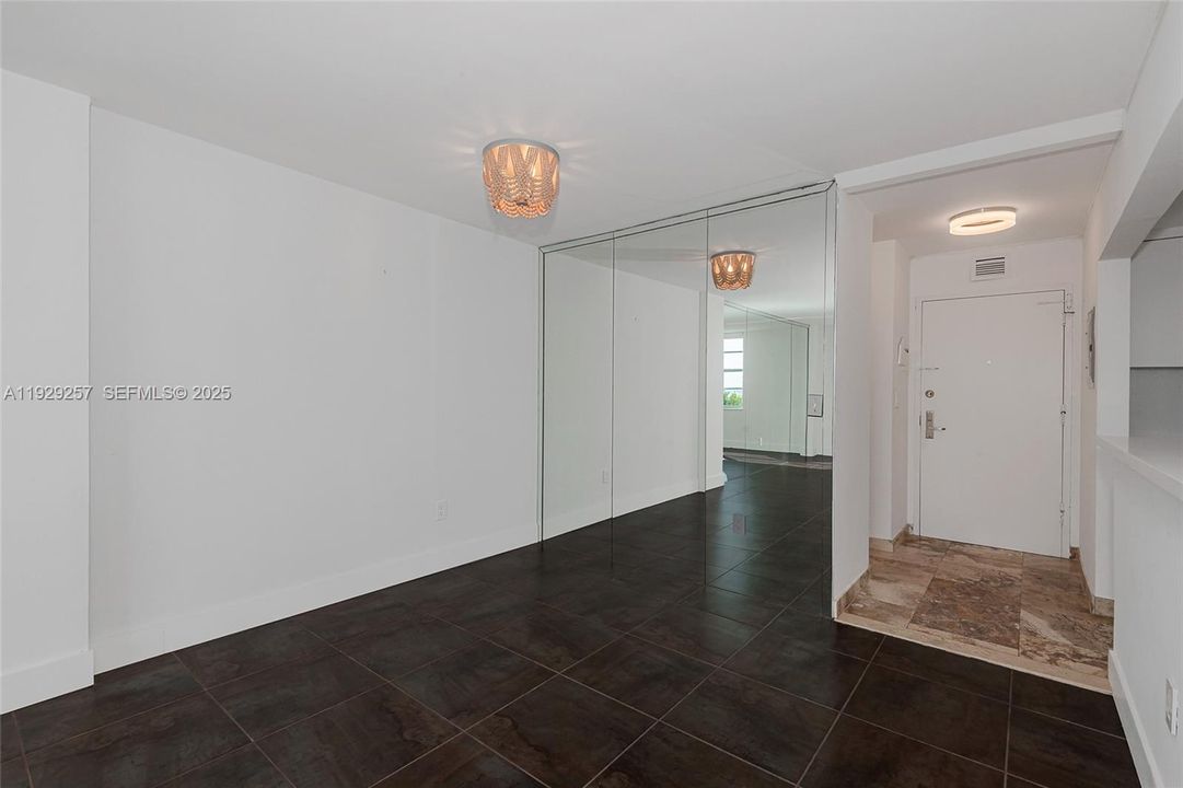 待售: $530,000 (1 贝兹, 1 浴室, 804 平方英尺)