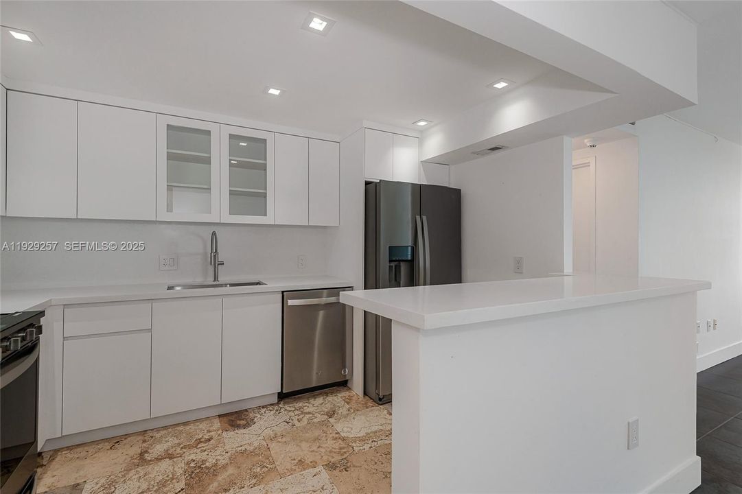 待售: $530,000 (1 贝兹, 1 浴室, 804 平方英尺)