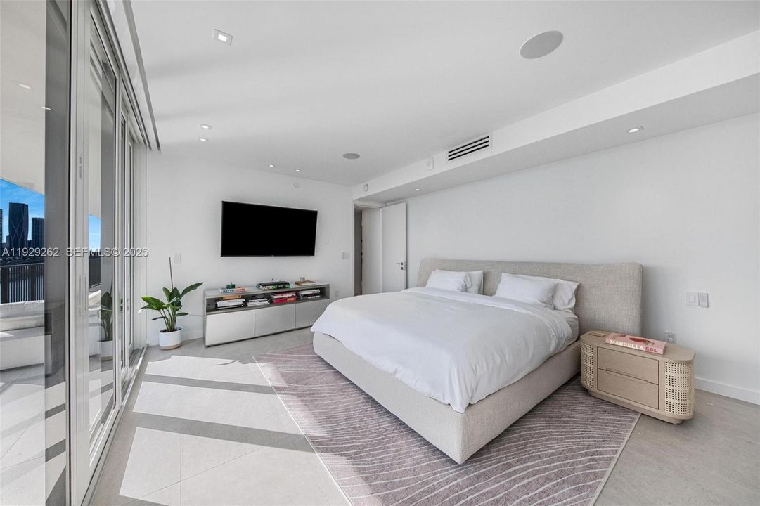 待售: $2,995,000 (2 贝兹, 2 浴室, 1720 平方英尺)