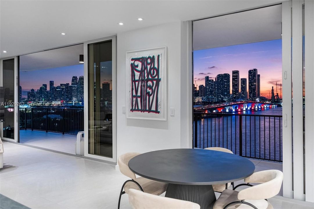 待售: $2,995,000 (2 贝兹, 2 浴室, 1720 平方英尺)