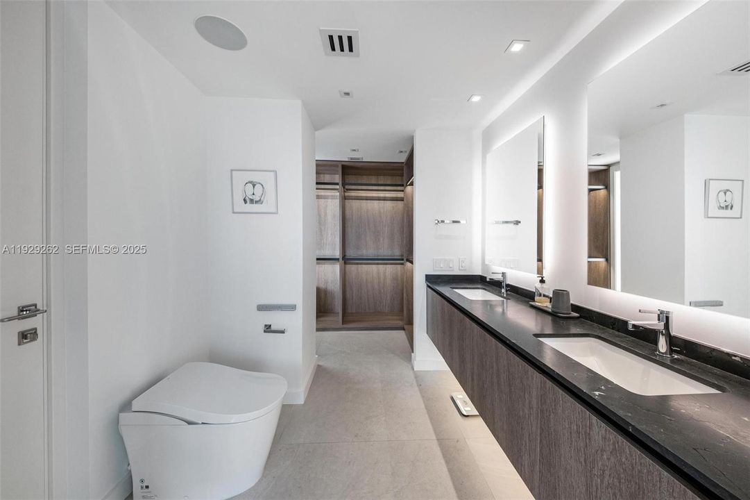 待售: $2,995,000 (2 贝兹, 2 浴室, 1720 平方英尺)