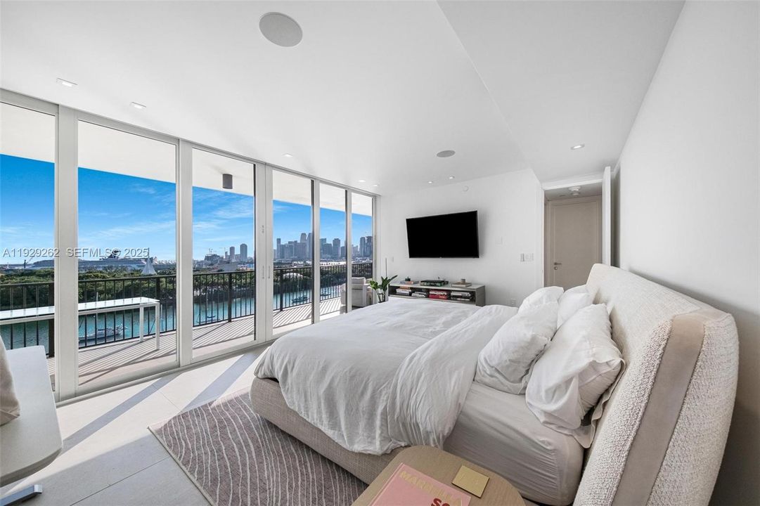 待售: $2,995,000 (2 贝兹, 2 浴室, 1720 平方英尺)