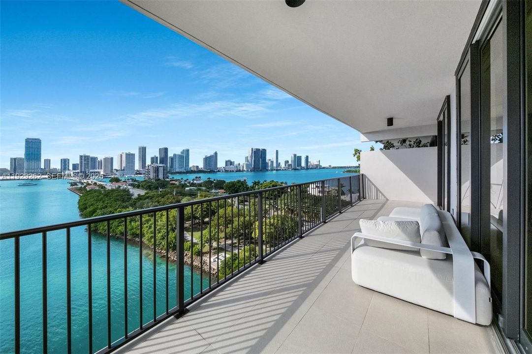 待售: $2,995,000 (2 贝兹, 2 浴室, 1720 平方英尺)