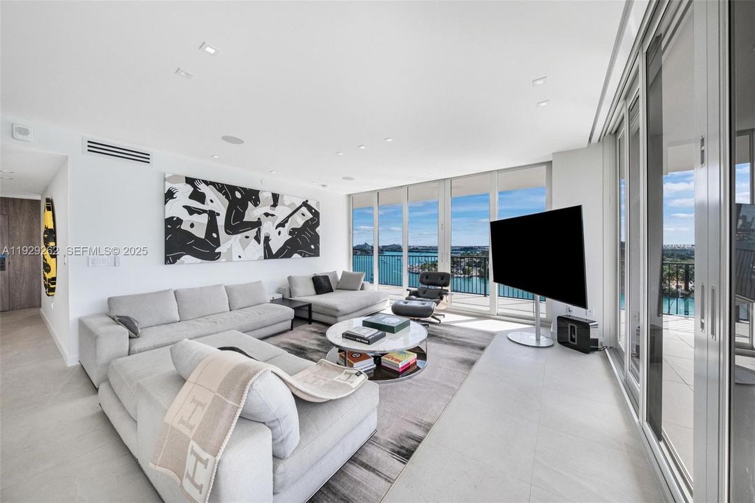 待售: $2,995,000 (2 贝兹, 2 浴室, 1720 平方英尺)