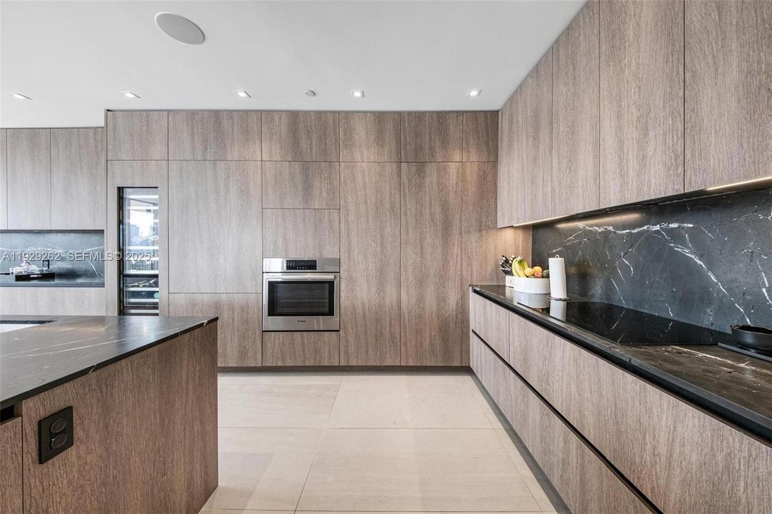 待售: $2,995,000 (2 贝兹, 2 浴室, 1720 平方英尺)