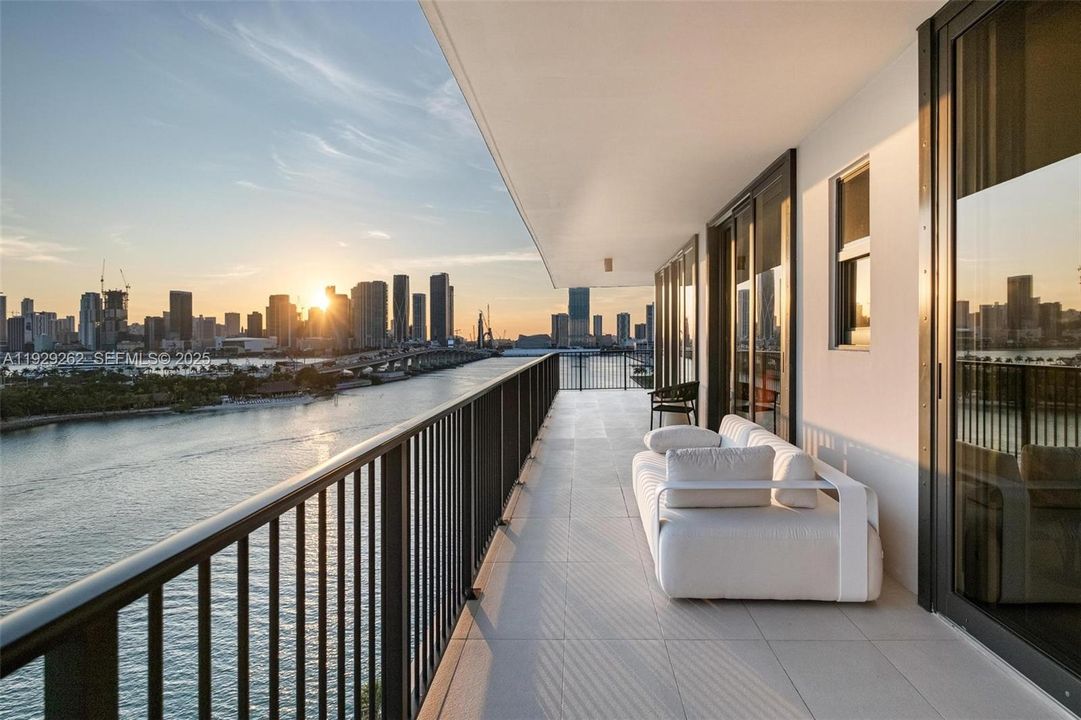 待售: $2,995,000 (2 贝兹, 2 浴室, 1720 平方英尺)