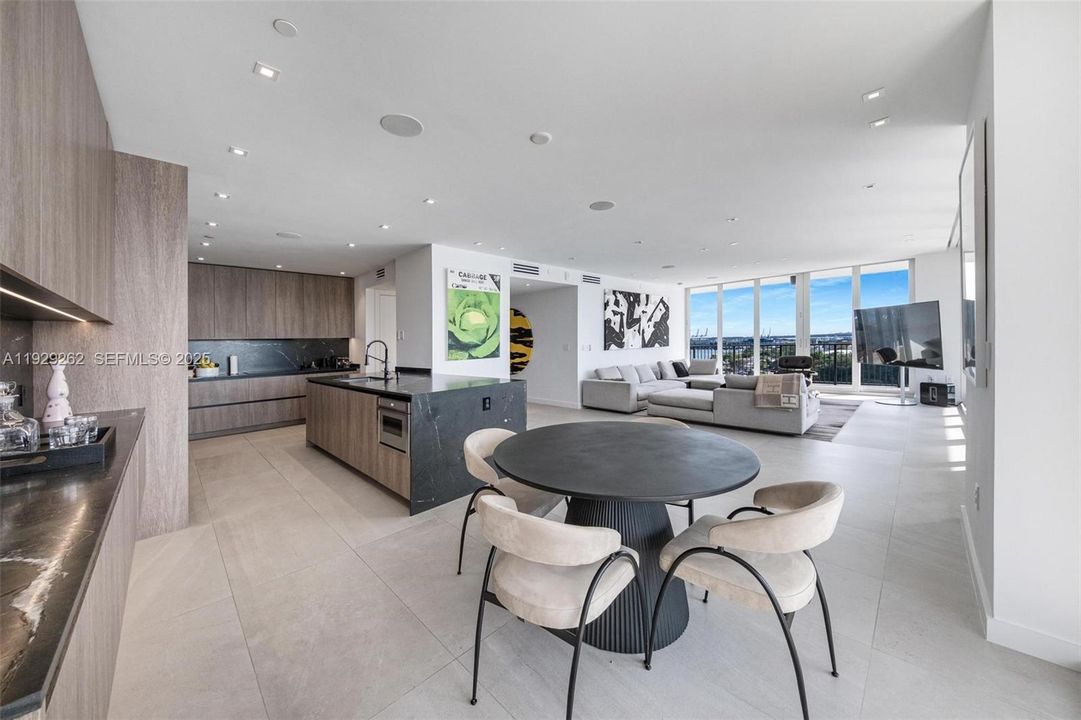 待售: $2,995,000 (2 贝兹, 2 浴室, 1720 平方英尺)