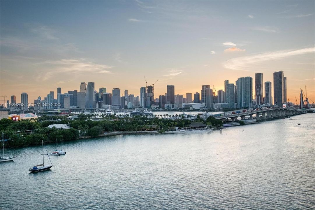 待售: $2,995,000 (2 贝兹, 2 浴室, 1720 平方英尺)