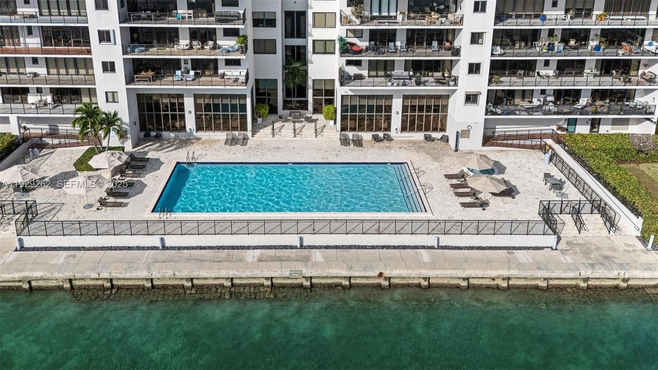 待售: $2,995,000 (2 贝兹, 2 浴室, 1720 平方英尺)