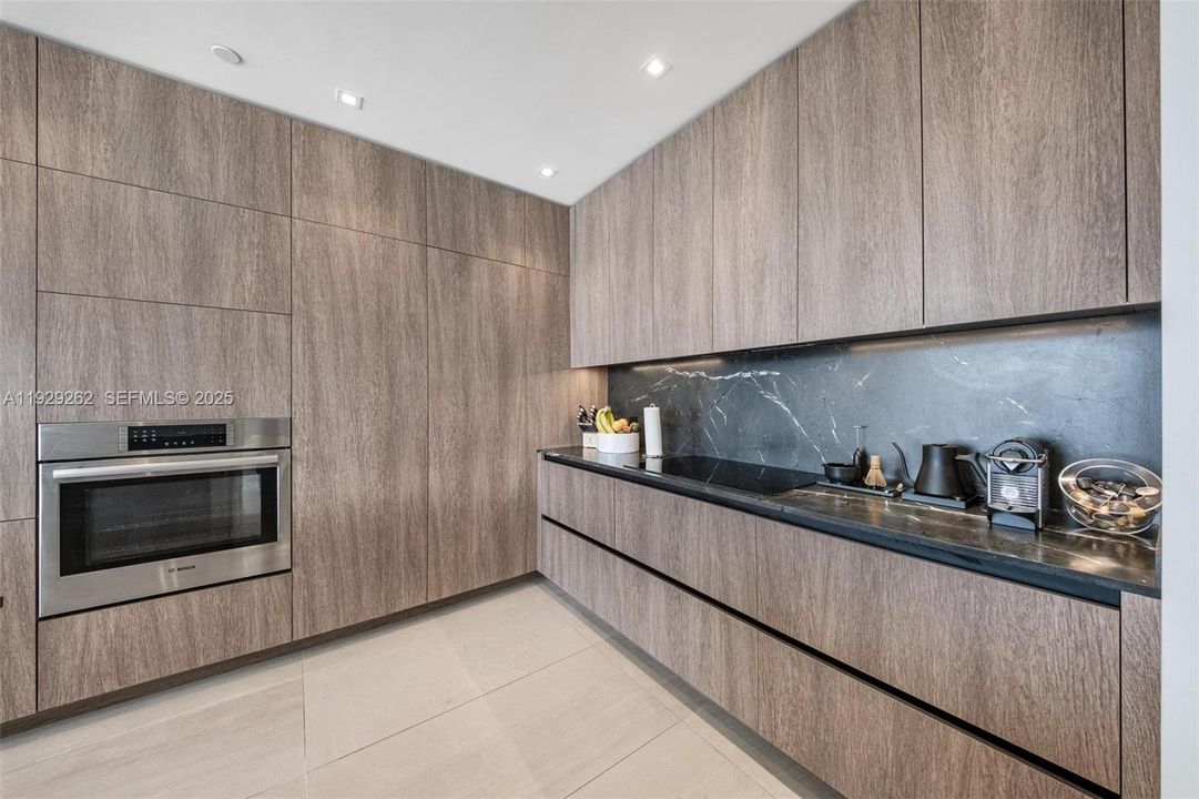 待售: $2,995,000 (2 贝兹, 2 浴室, 1720 平方英尺)