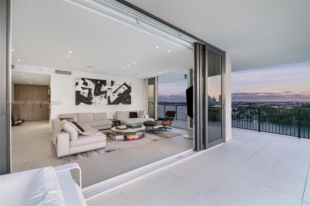 待售: $2,995,000 (2 贝兹, 2 浴室, 1720 平方英尺)