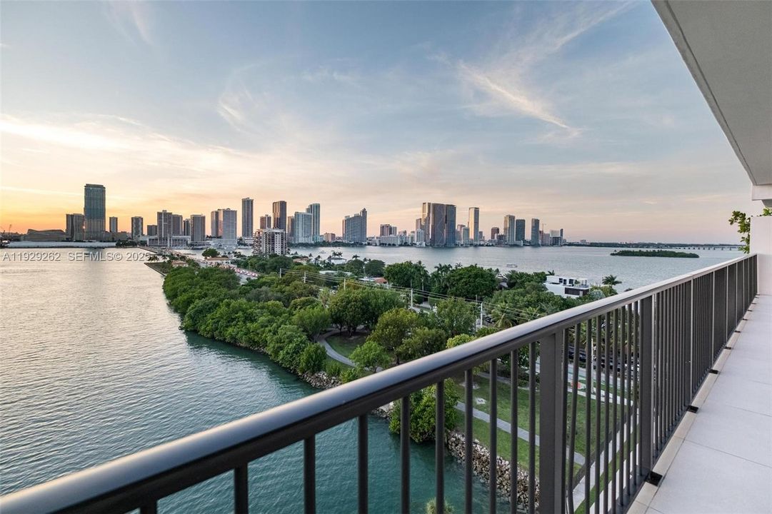 待售: $2,995,000 (2 贝兹, 2 浴室, 1720 平方英尺)