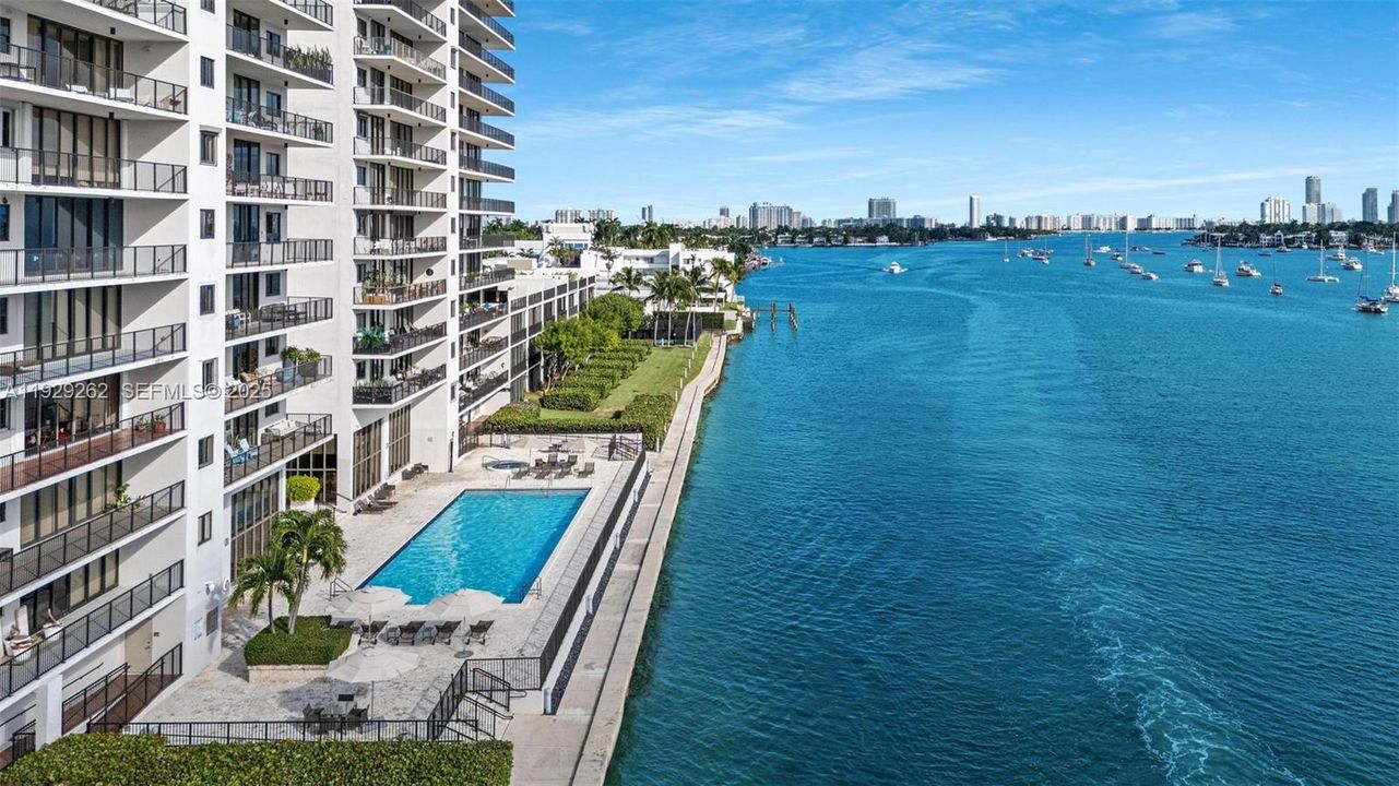 待售: $2,995,000 (2 贝兹, 2 浴室, 1720 平方英尺)