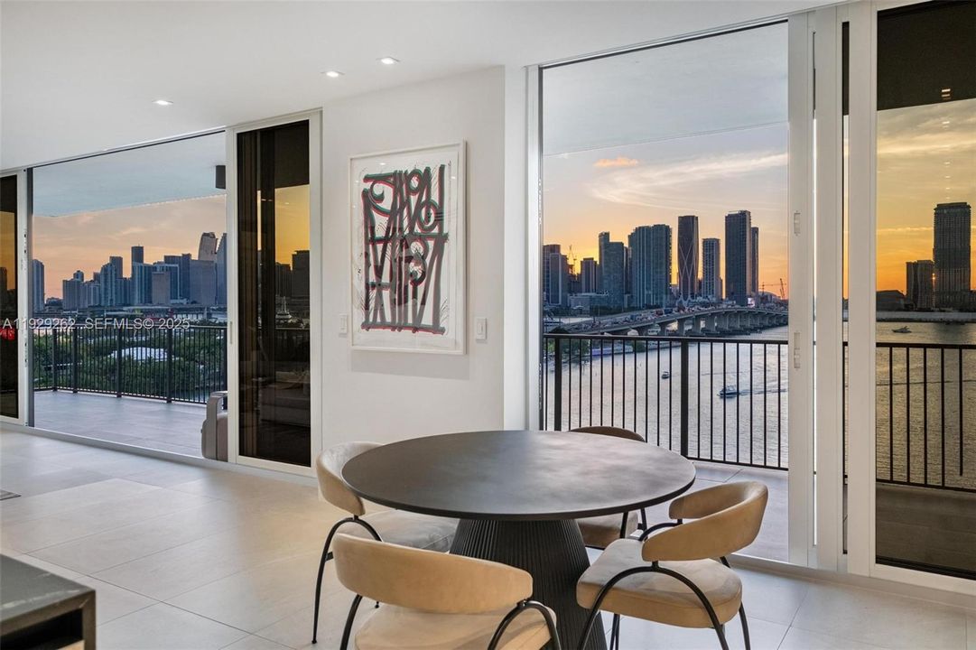 待售: $2,995,000 (2 贝兹, 2 浴室, 1720 平方英尺)