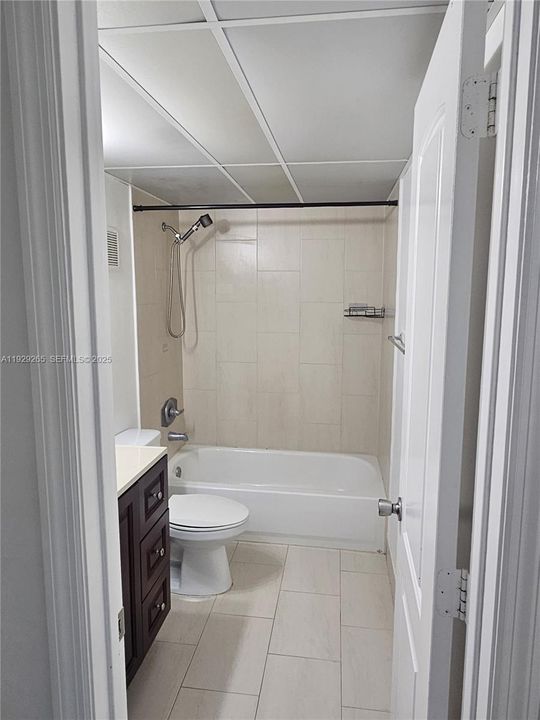 В аренду: $2,000 (2 спален, 2 ванн, 960 Квадратных фут)