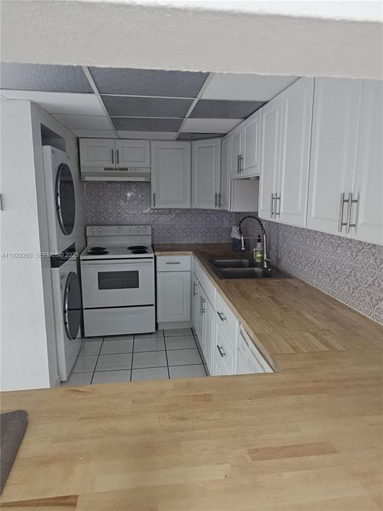 В аренду: $2,000 (2 спален, 2 ванн, 960 Квадратных фут)