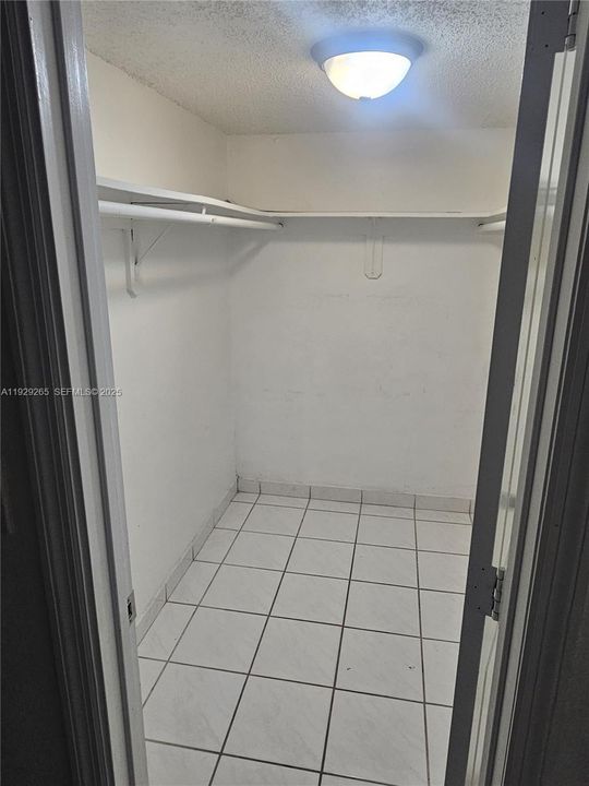 В аренду: $2,000 (2 спален, 2 ванн, 960 Квадратных фут)