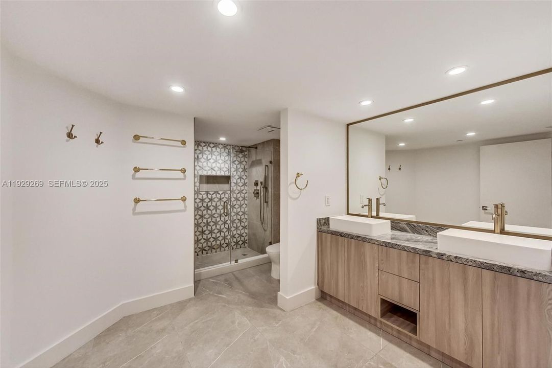 For Rent: $5,500 (3 beds, 2 baths, 1520 Square Feet)