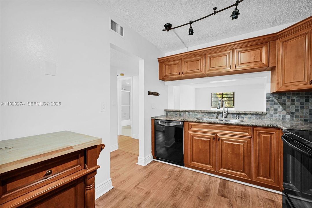 出租: $2,200 (2 贝兹, 2 浴室, 1340 平方英尺)