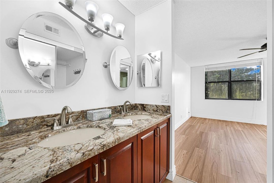 出租: $2,200 (2 贝兹, 2 浴室, 1340 平方英尺)