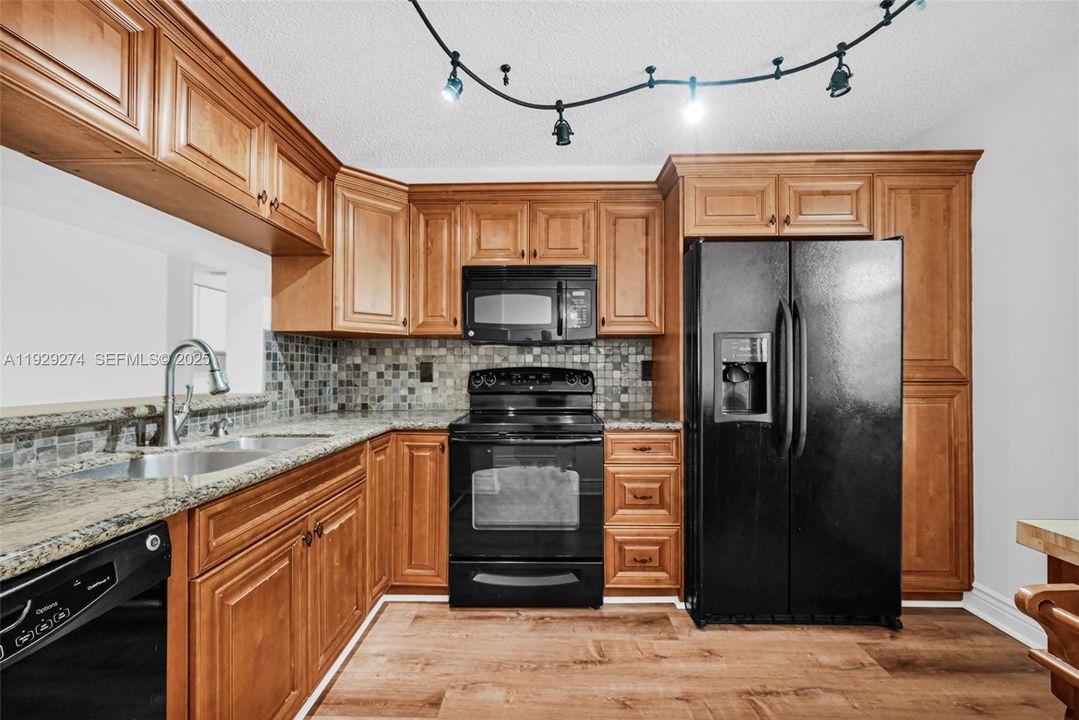 出租: $2,200 (2 贝兹, 2 浴室, 1340 平方英尺)