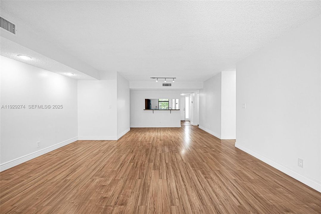 出租: $2,200 (2 贝兹, 2 浴室, 1340 平方英尺)