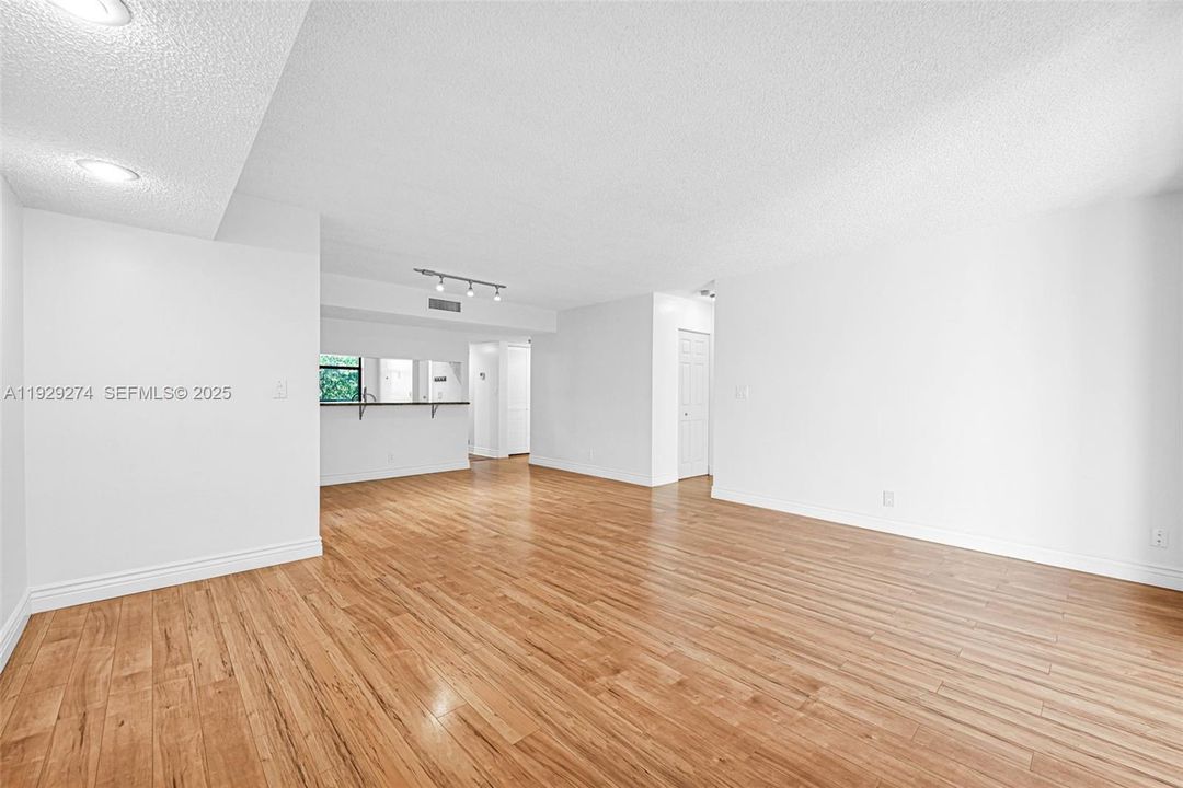 出租: $2,200 (2 贝兹, 2 浴室, 1340 平方英尺)