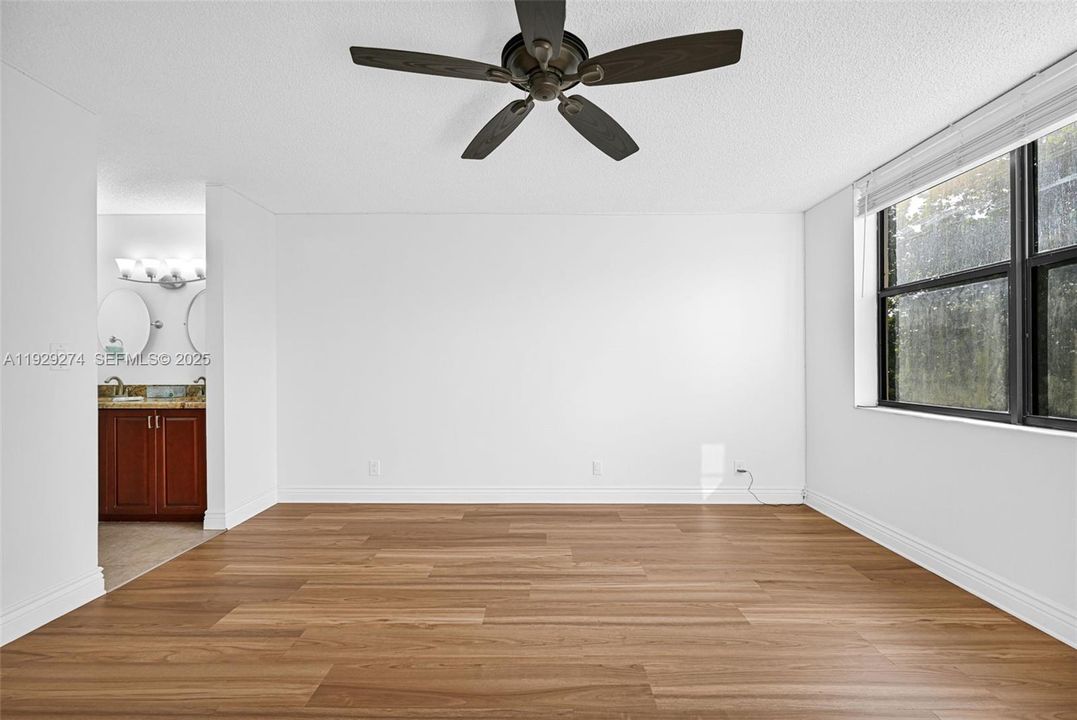 出租: $2,200 (2 贝兹, 2 浴室, 1340 平方英尺)