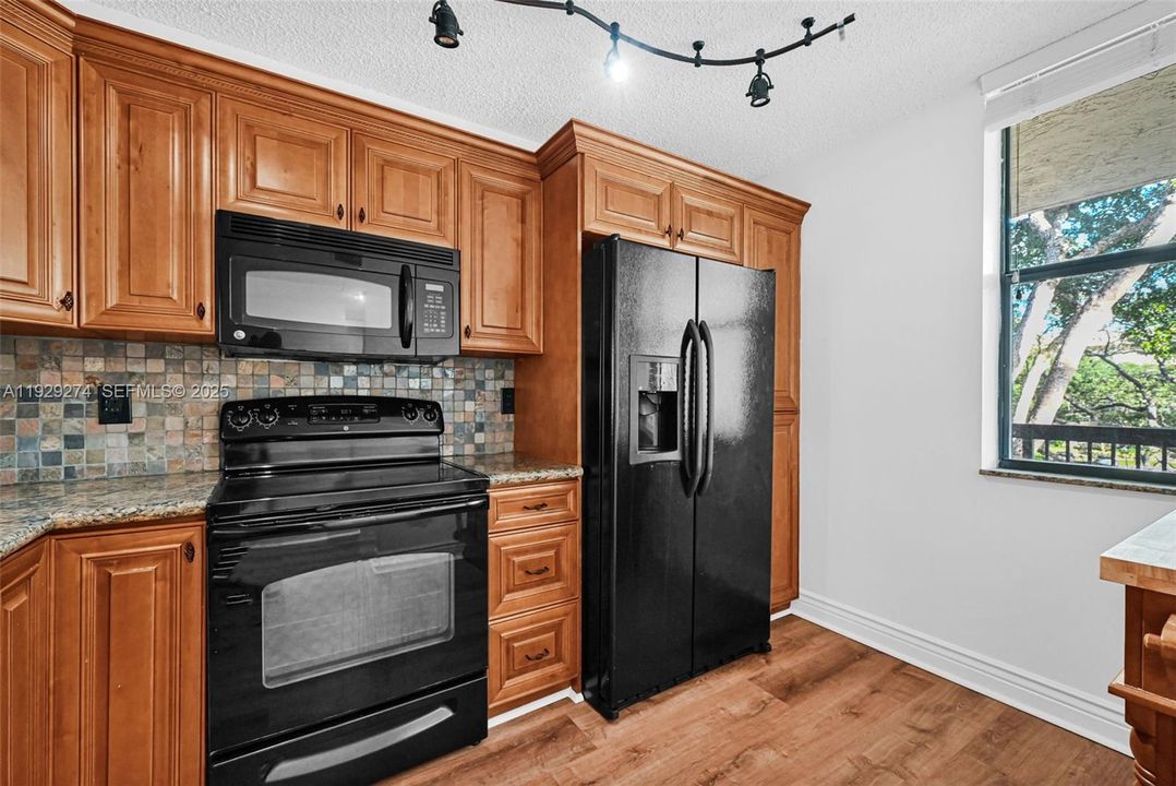 出租: $2,200 (2 贝兹, 2 浴室, 1340 平方英尺)