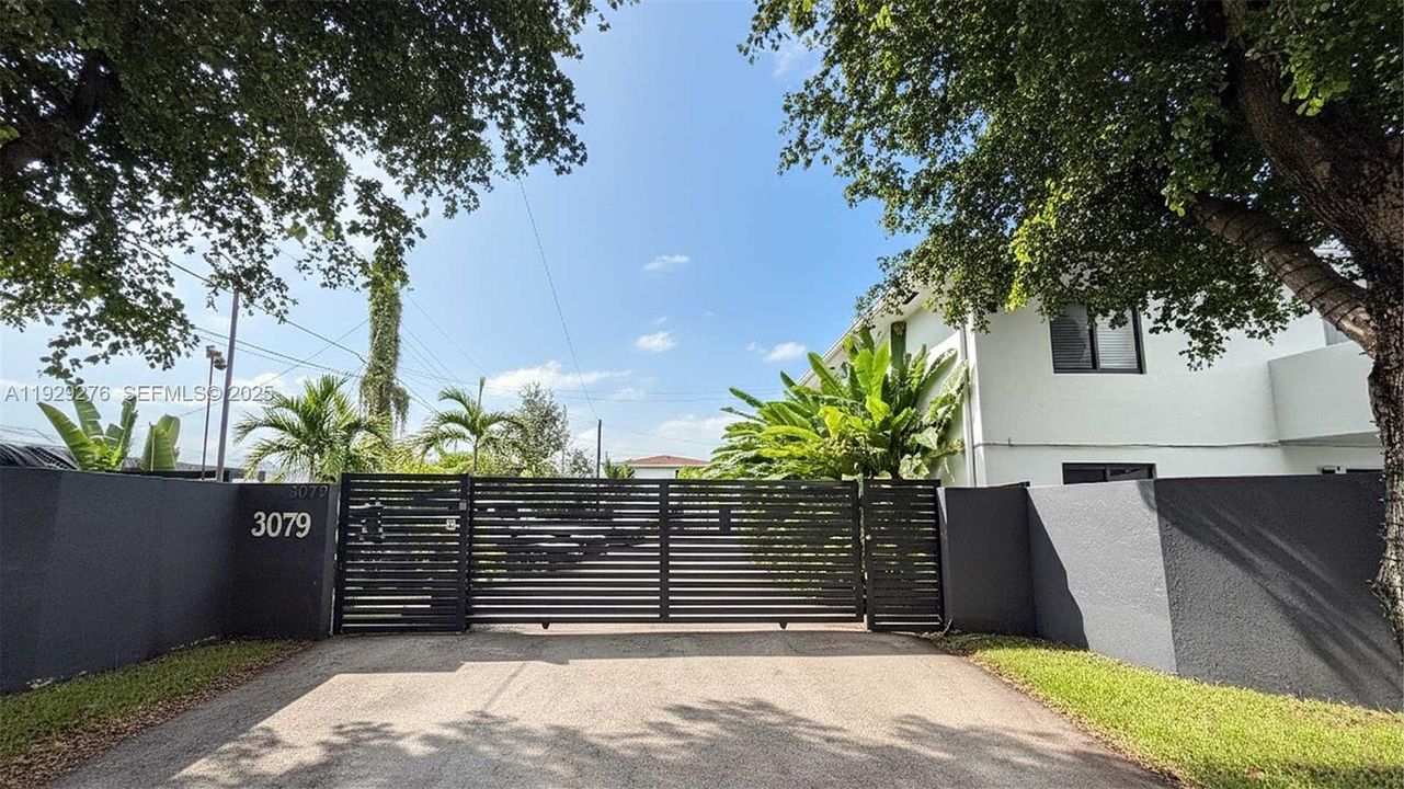 В аренду: $3,600 (3 спален, 2 ванн, 1610 Квадратных фут)