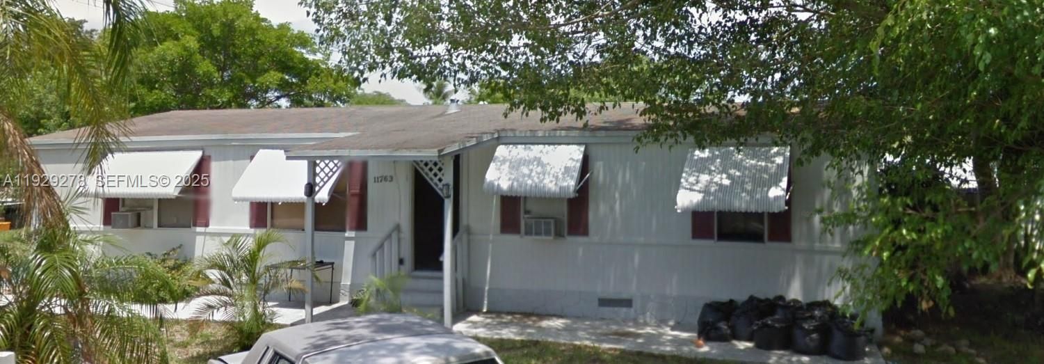 For Rent: $1,450 (1 beds, 1 baths, 1352 Square Feet)