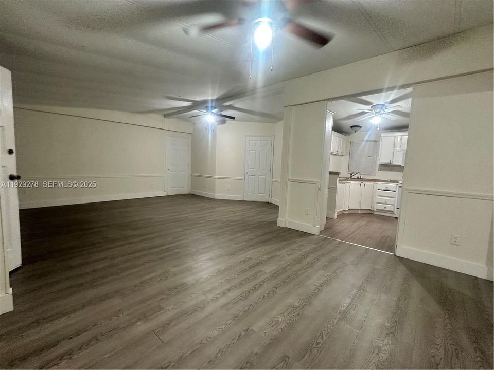 For Rent: $1,450 (1 beds, 1 baths, 1352 Square Feet)