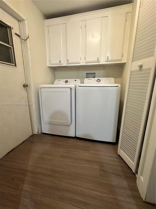 For Rent: $1,450 (1 beds, 1 baths, 1352 Square Feet)