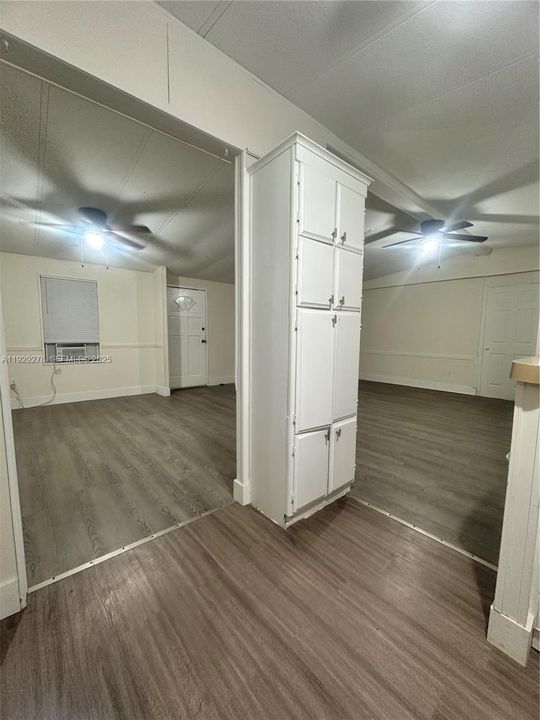 For Rent: $1,450 (1 beds, 1 baths, 1352 Square Feet)