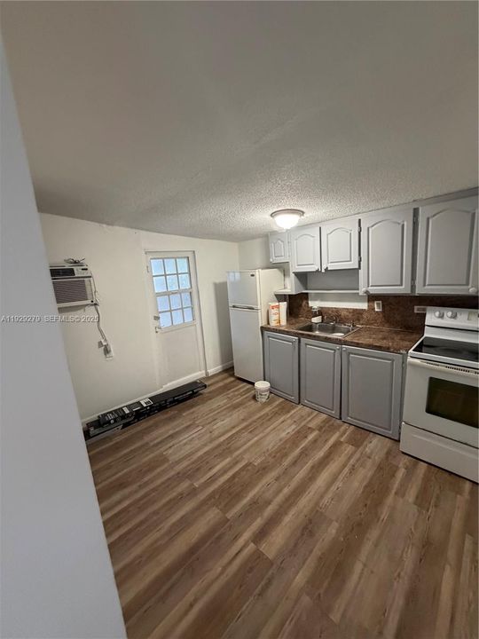 В аренду: $1,400 (1 спален, 1 ванн, 0 Квадратных фут)