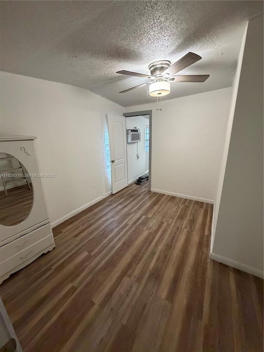 В аренду: $1,400 (1 спален, 1 ванн, 0 Квадратных фут)