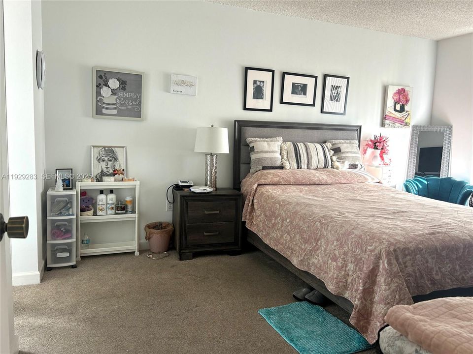 待售: $149,995 (1 贝兹, 1 浴室, 740 平方英尺)