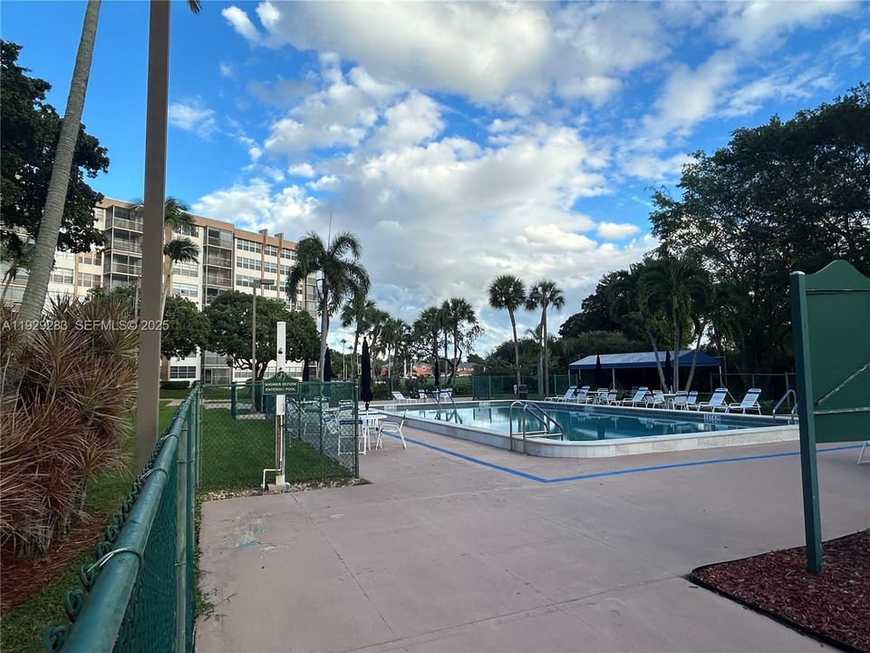 待售: $149,995 (1 贝兹, 1 浴室, 740 平方英尺)